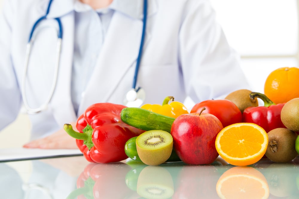A doctor nutritionist with fruits and vegetables